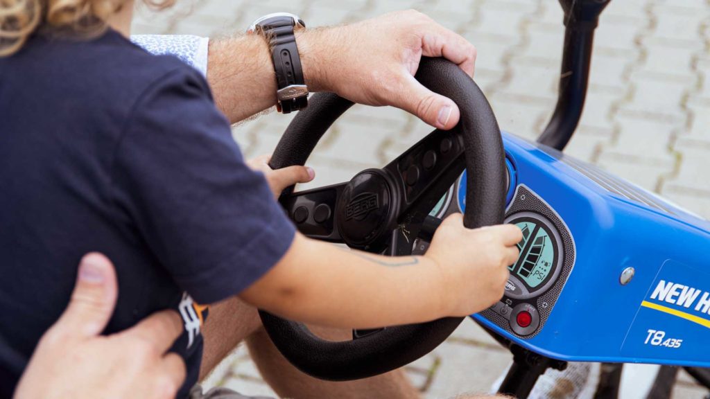 Traktoren für Kinder: das BERG Buddy New Holland Pedal-Gokart
