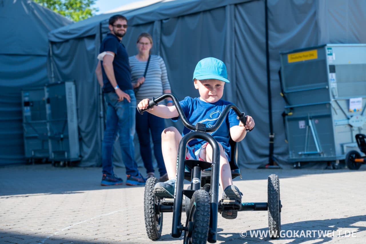 gokartwelt berg gokart laufrad testrecke romrod eroeffnung 1412 Europas größte Gokart-Teststrecke: 842 Bilder der Eröffnungsfeier