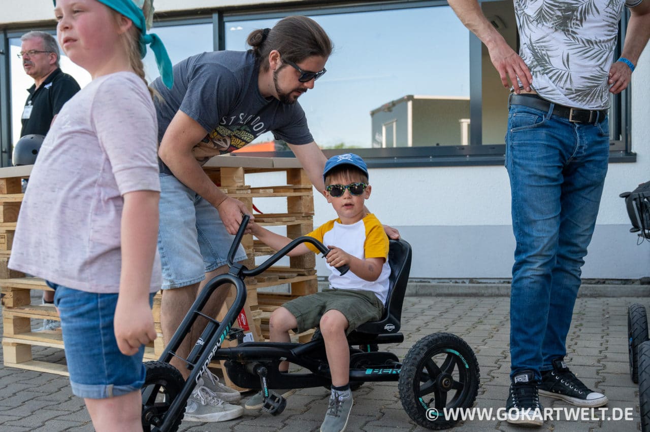 gokartwelt berg gokart laufrad testrecke romrod eroeffnung 1413 Europas größte Gokart-Teststrecke: 842 Bilder der Eröffnungsfeier