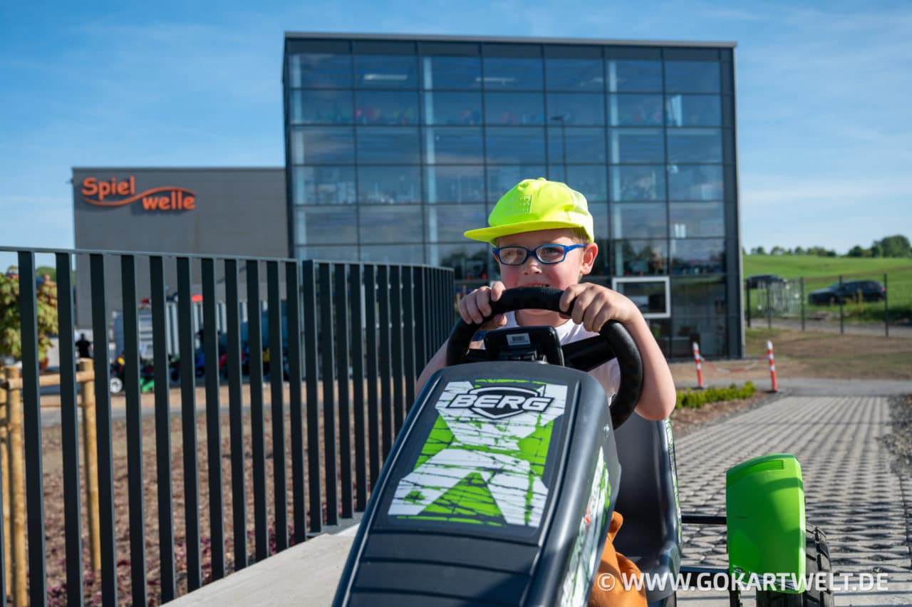 gokartwelt berg gokart laufrad testrecke romrod eroeffnung 1425 Europas größte Gokart-Teststrecke: 842 Bilder der Eröffnungsfeier