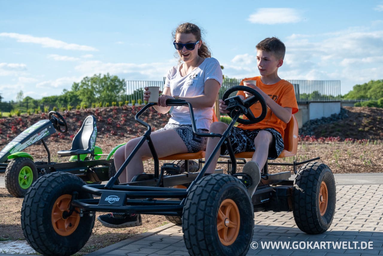 gokartwelt berg gokart laufrad testrecke romrod eroeffnung 1439 Europas größte Gokart-Teststrecke: 842 Bilder der Eröffnungsfeier