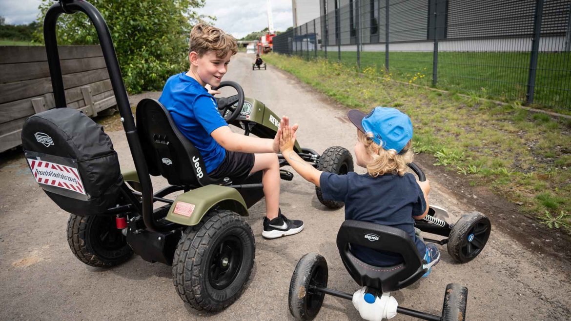 pedal-gokarts-von-berg-fuer-alle-altersklassen Pedal-Gokarts von BERG gibt es für die kleinen und die großen Kinder.