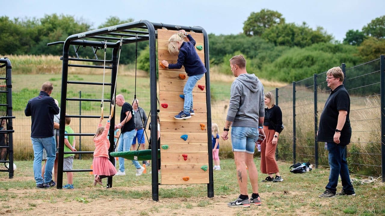 Klettergerüst für den Garten 6 Gründe für die BERG PlayBase GOKARTWELT