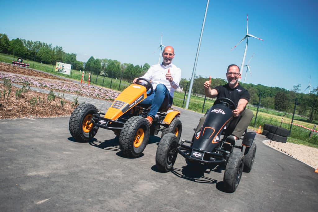 Henk van den Berg, Gründer und Inhaber von BERG Toys, sowie Sven Eichhorn, Initiator der GOKARTWELT